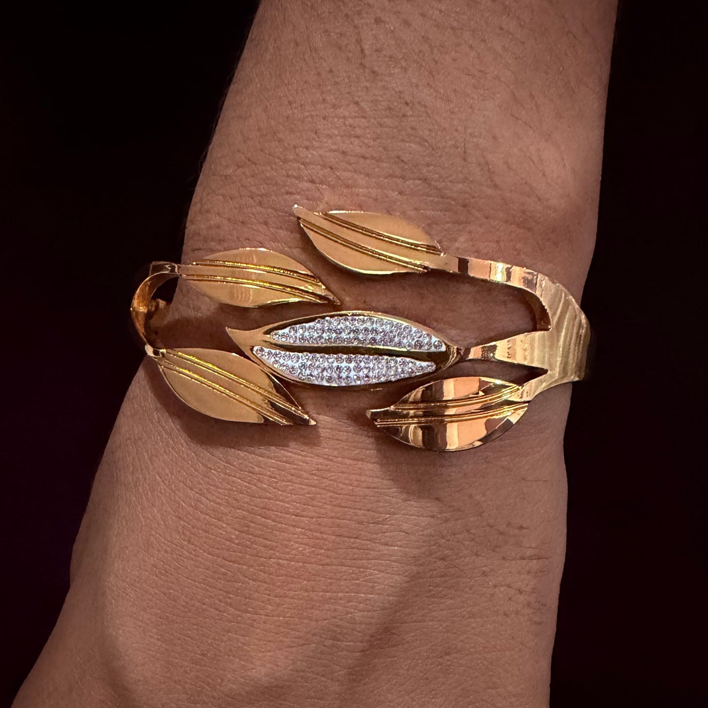 Royal Leaf Design Bracelet with Sparkling CZ Stones sku 1107