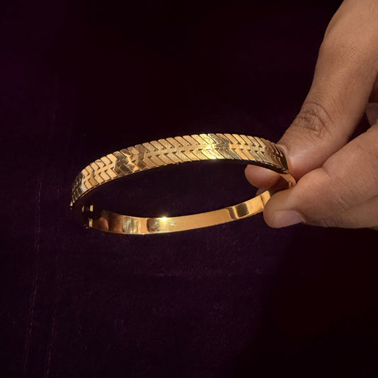 Elite Gold Pattern Bracelet – Modern Luxury with Premium Shine 💖 sku 1110