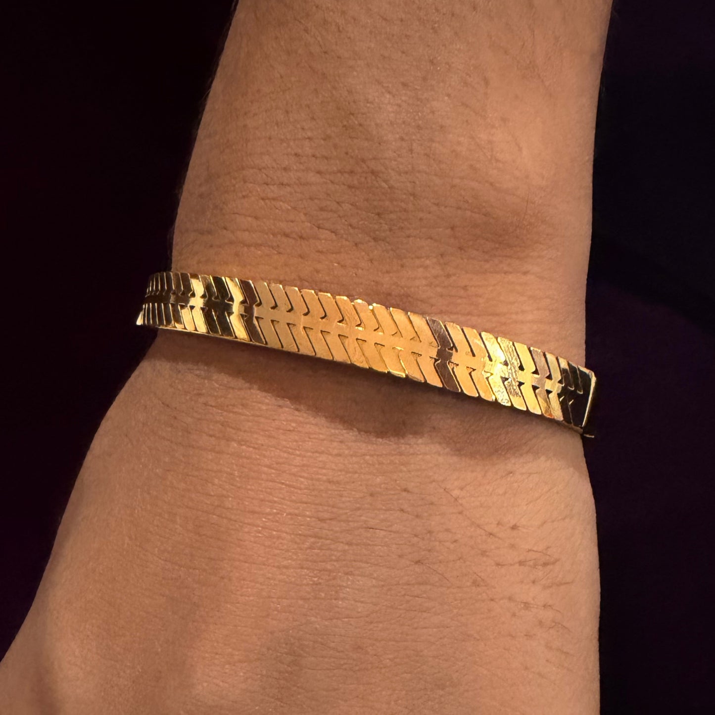 Elite Gold Pattern Bracelet – Modern Luxury with Premium Shine 💖 sku 1110