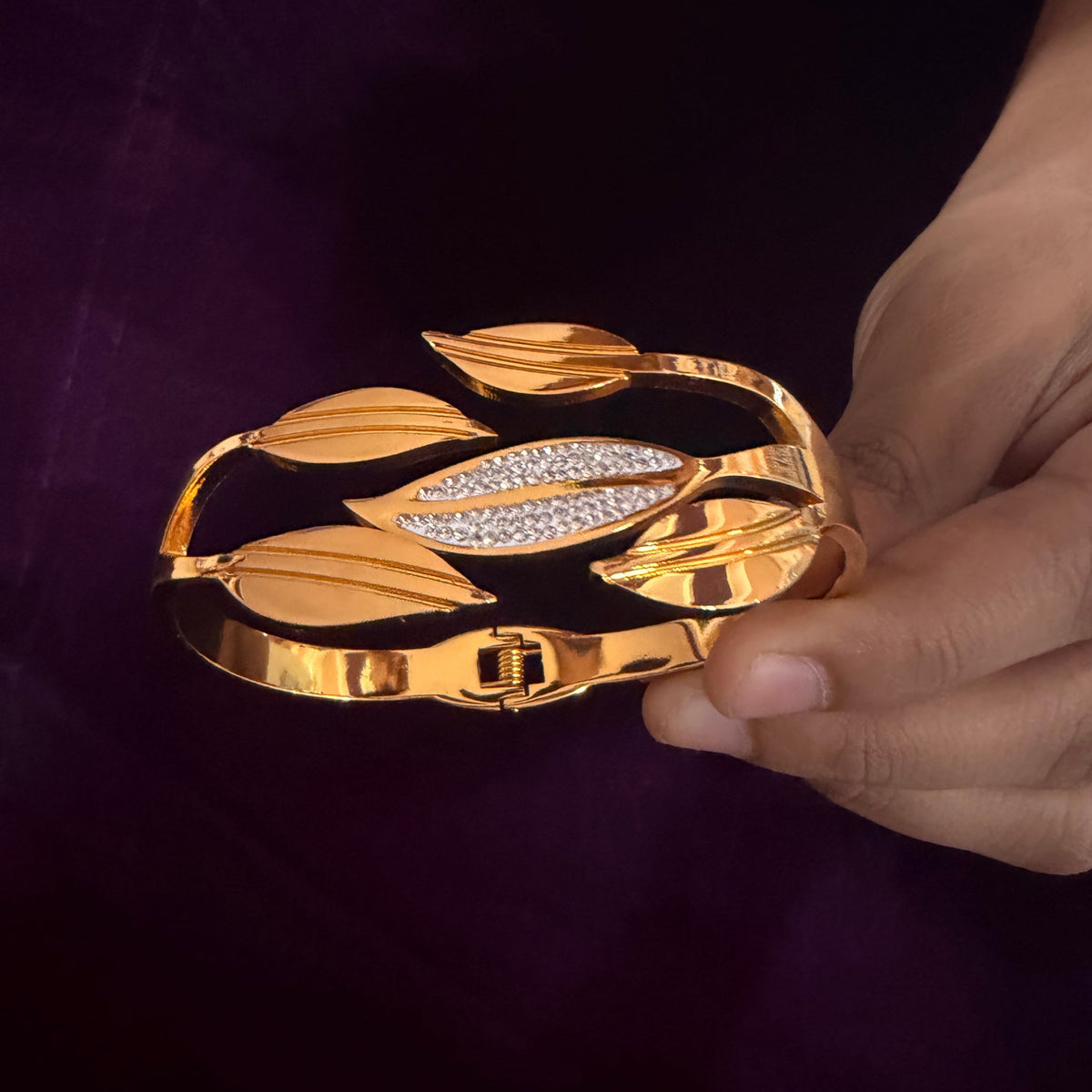 Royal Leaf Design Bracelet with Sparkling CZ Stones sku 1107