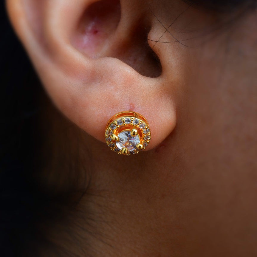 White Single stone stud - Daily wear